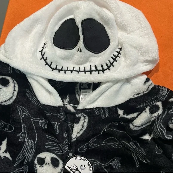 6/$25
Disney Black and White Jack Skeleton Pajama Onesie - Picture 8 of 12